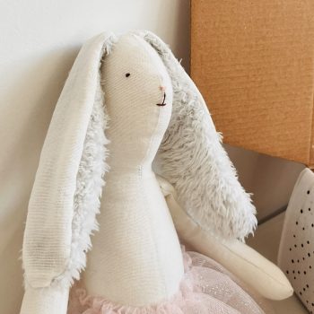 Peluche de tela artesanal coneja