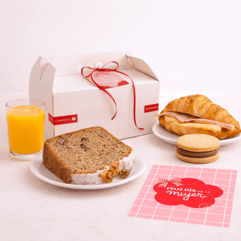 Desayuno sorpresa Día de la Mujer con box personalizado y flores en Buenos Aires